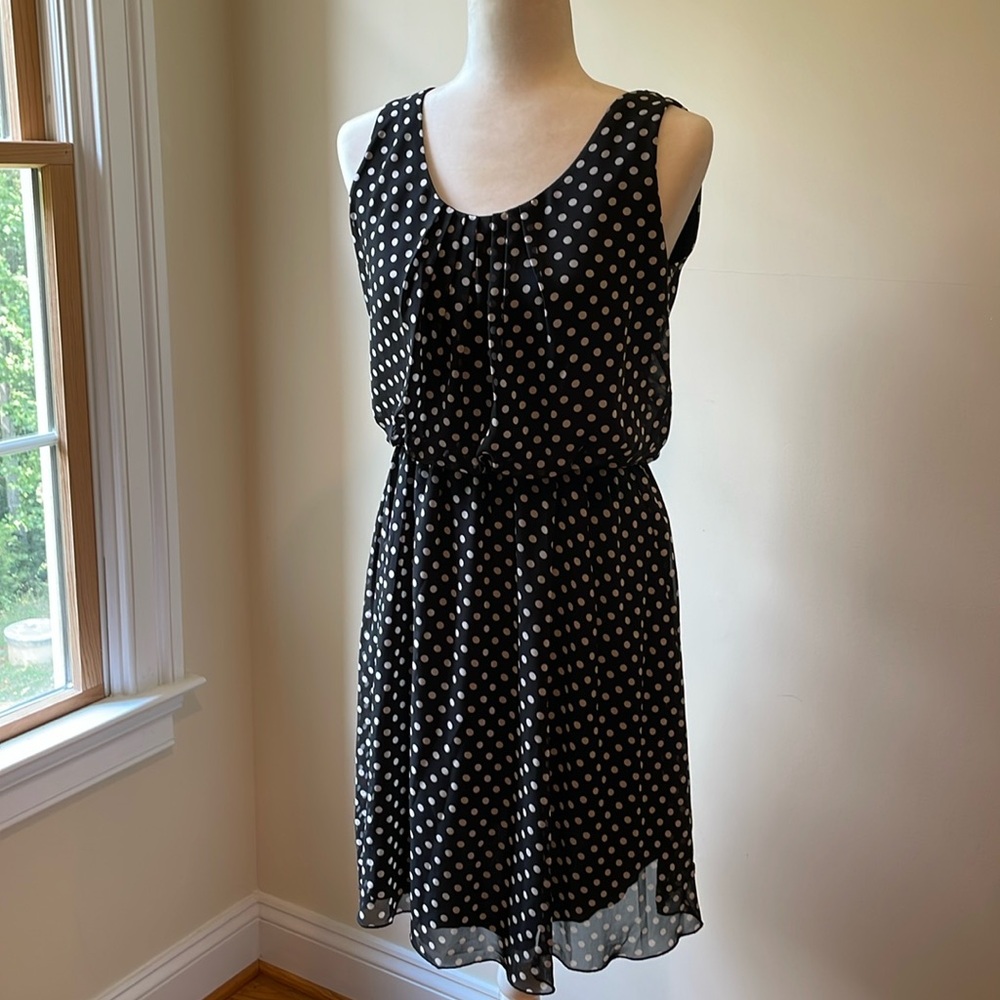Enfocus cinched waist polkadot chiffon dress. EUC. Lined. Black and white. Sz 6